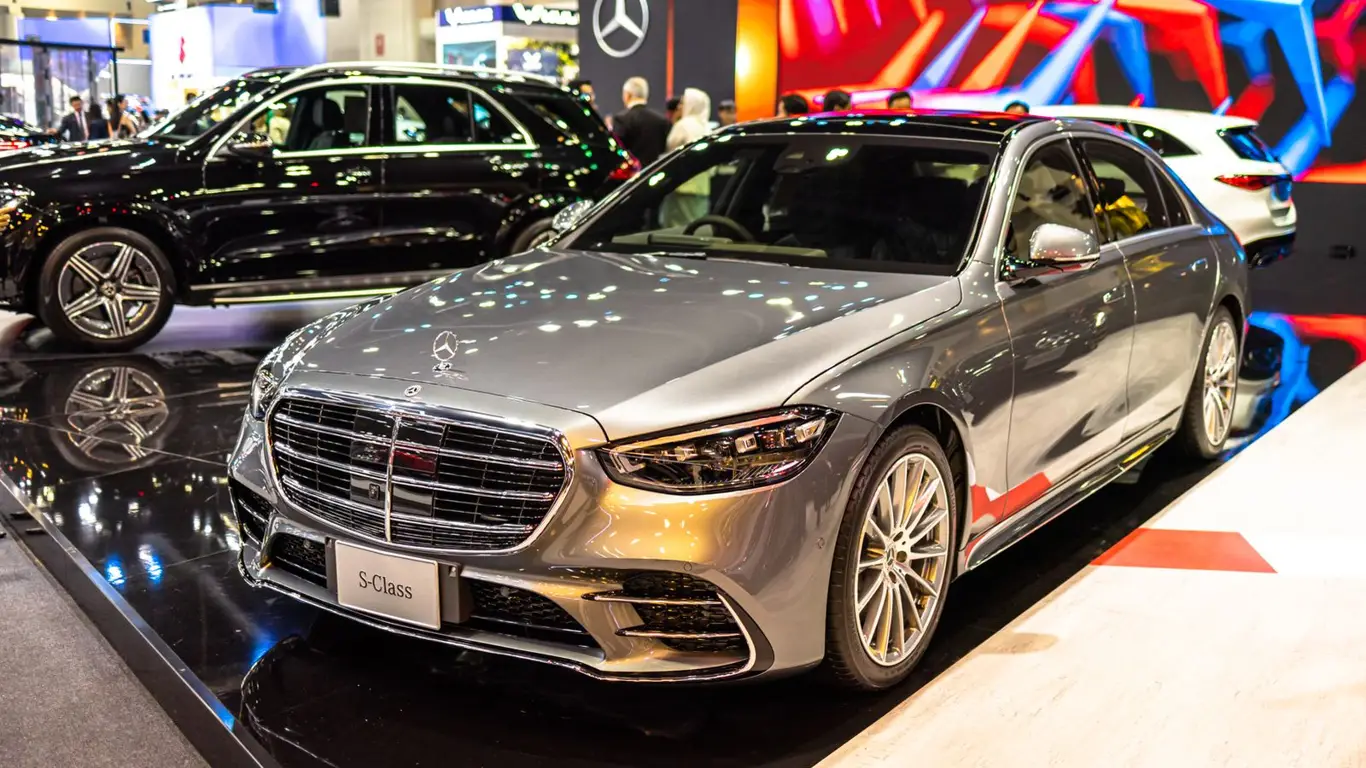 Mercedes-Benz решил выделиться: компания пошла против законов Европы и рискует миллиардами