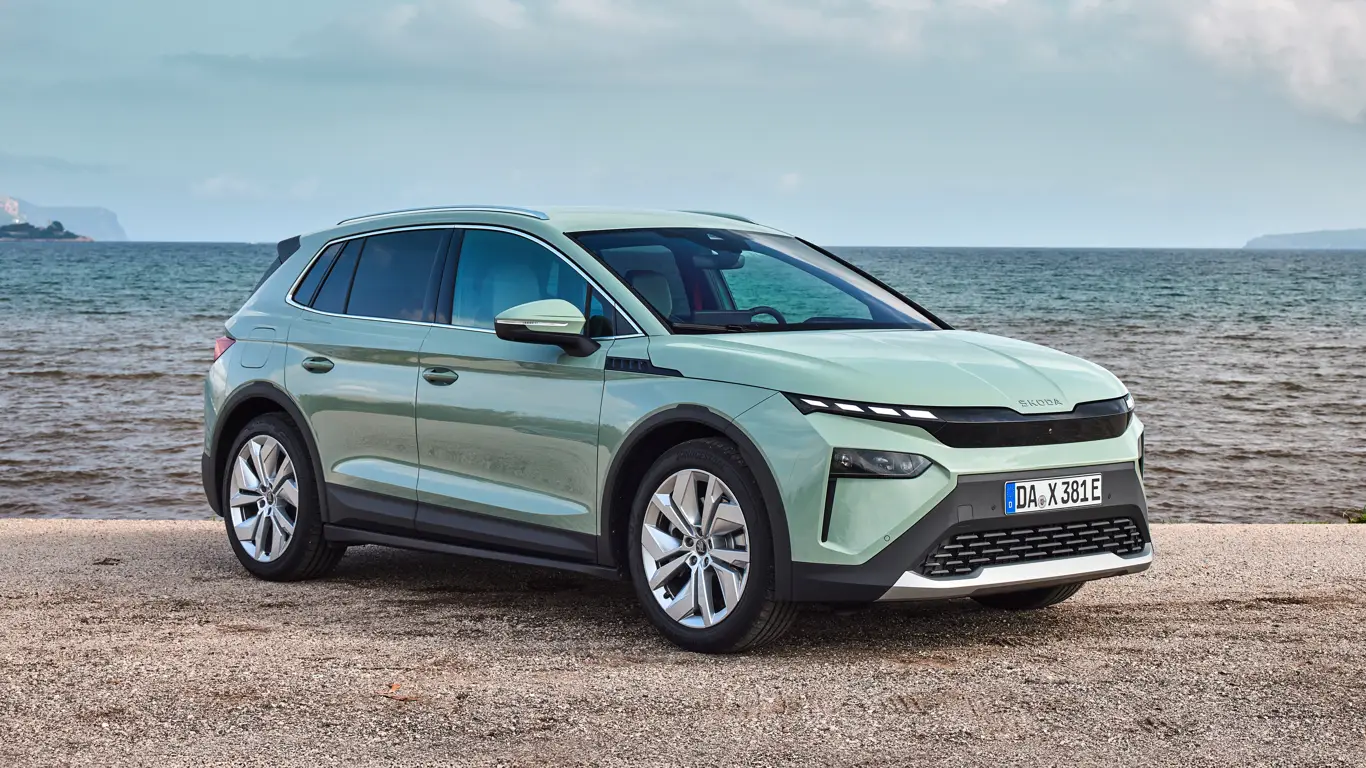 Skoda Elroq стал мощнее, умнее и дороже: фанаты уже штурмуют салоны
