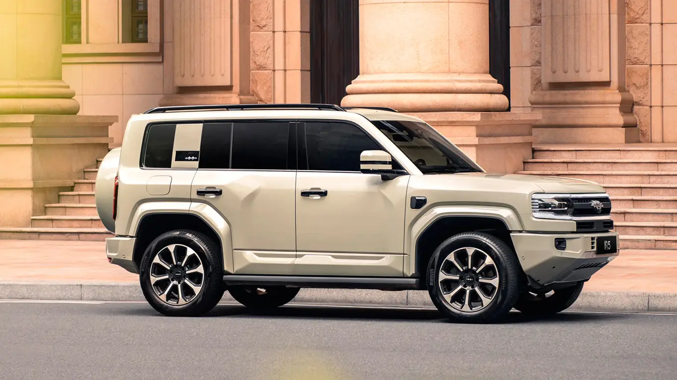 Denza бросает вызов Land Cruiser и Defender: в Британию выходит новый гигант от BYD