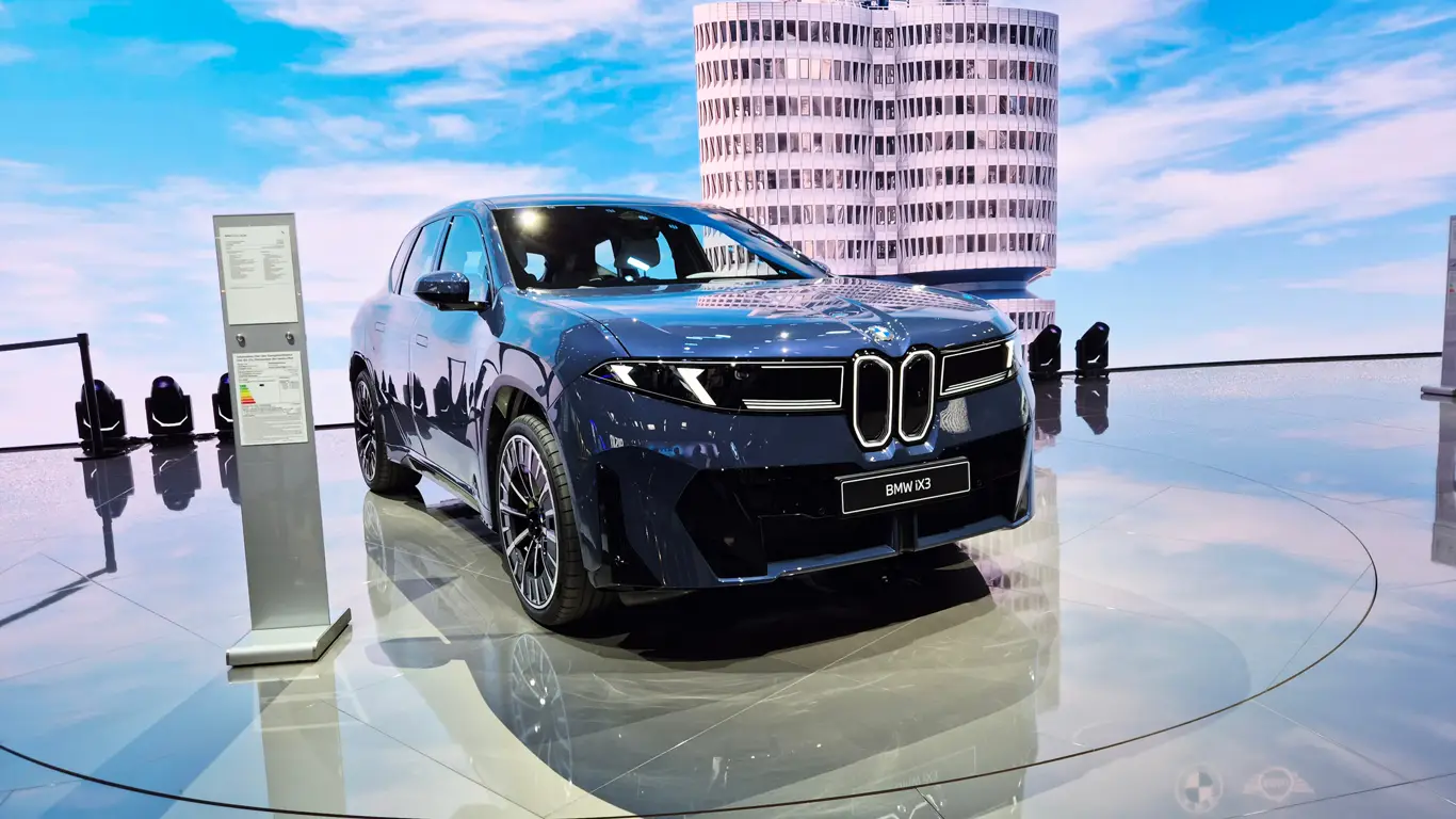 BMW обещает: первый софт-дефайнд кроссовер iX3 будет без «глюков»