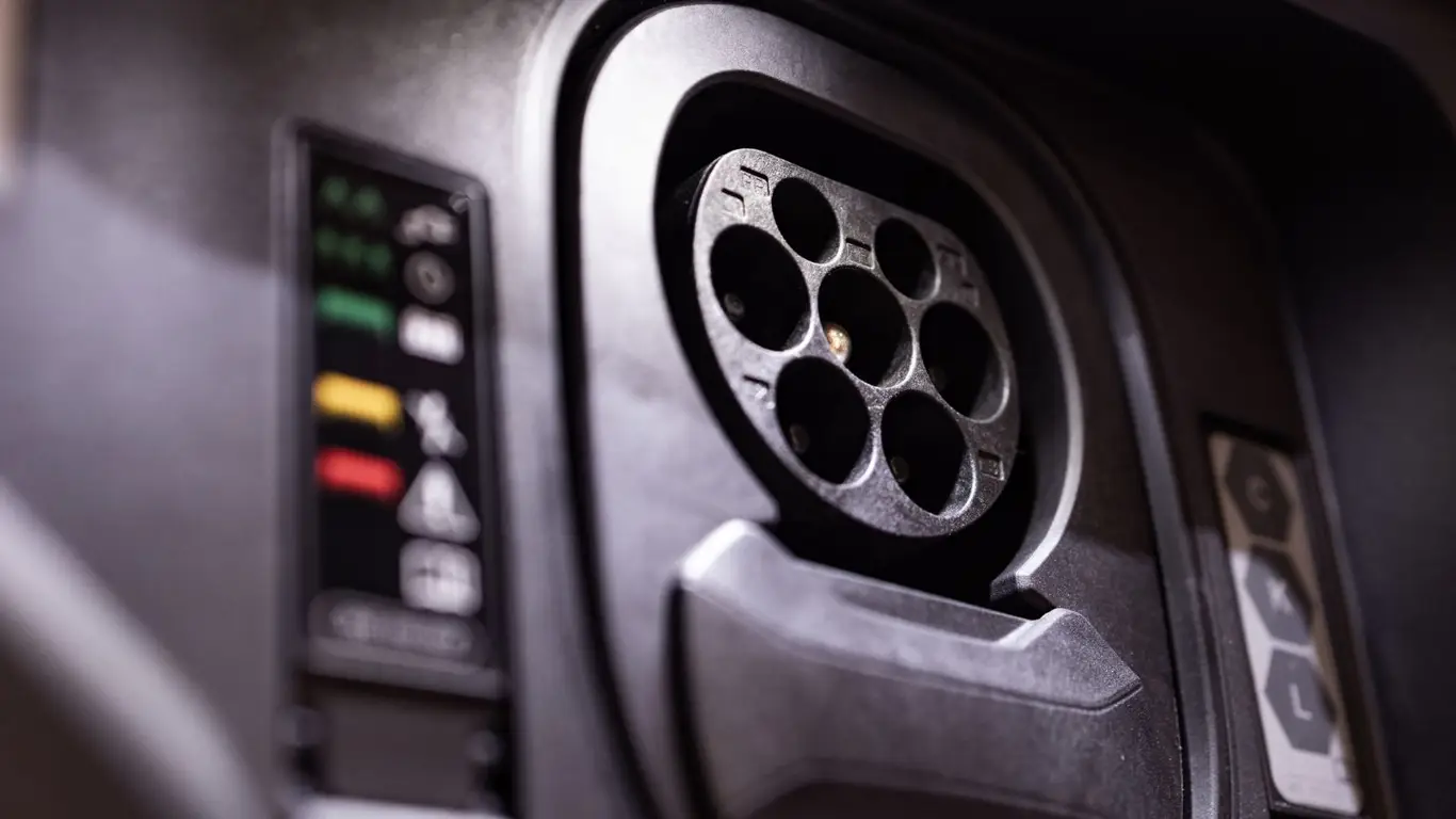 Эта разработка объединяет Джеймса Бонда до Hongqi: до такого могли додуматься только создатели Великой Китайской стены