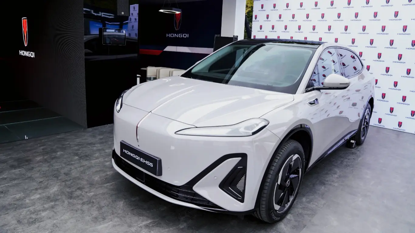 Европе вкинули красный флаг из Китая: 20 минут на зарядку и 550 км в кармане