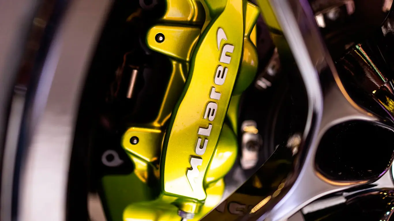 От трека к роскоши: McLaren готовит самый дорогой электрокроссовер десятилетия