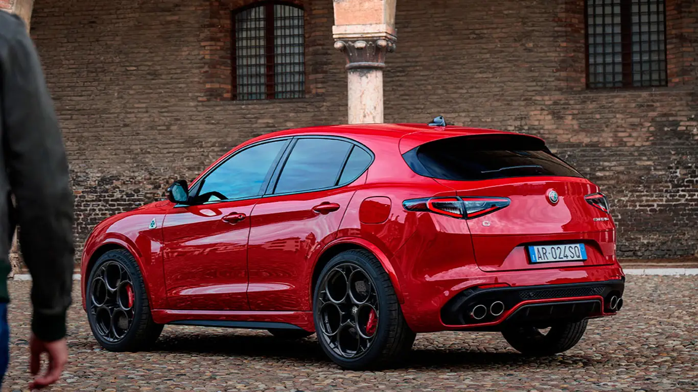 Фото раскрыли возрождение легендарного Alfa Romeo Stelvio Quadrifoglio