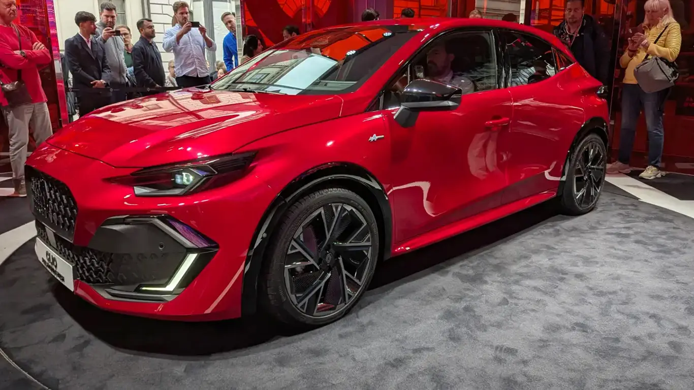 Clio E-Tech Hybrid 160 л.с. оказался слабым? Renault ищет пределы