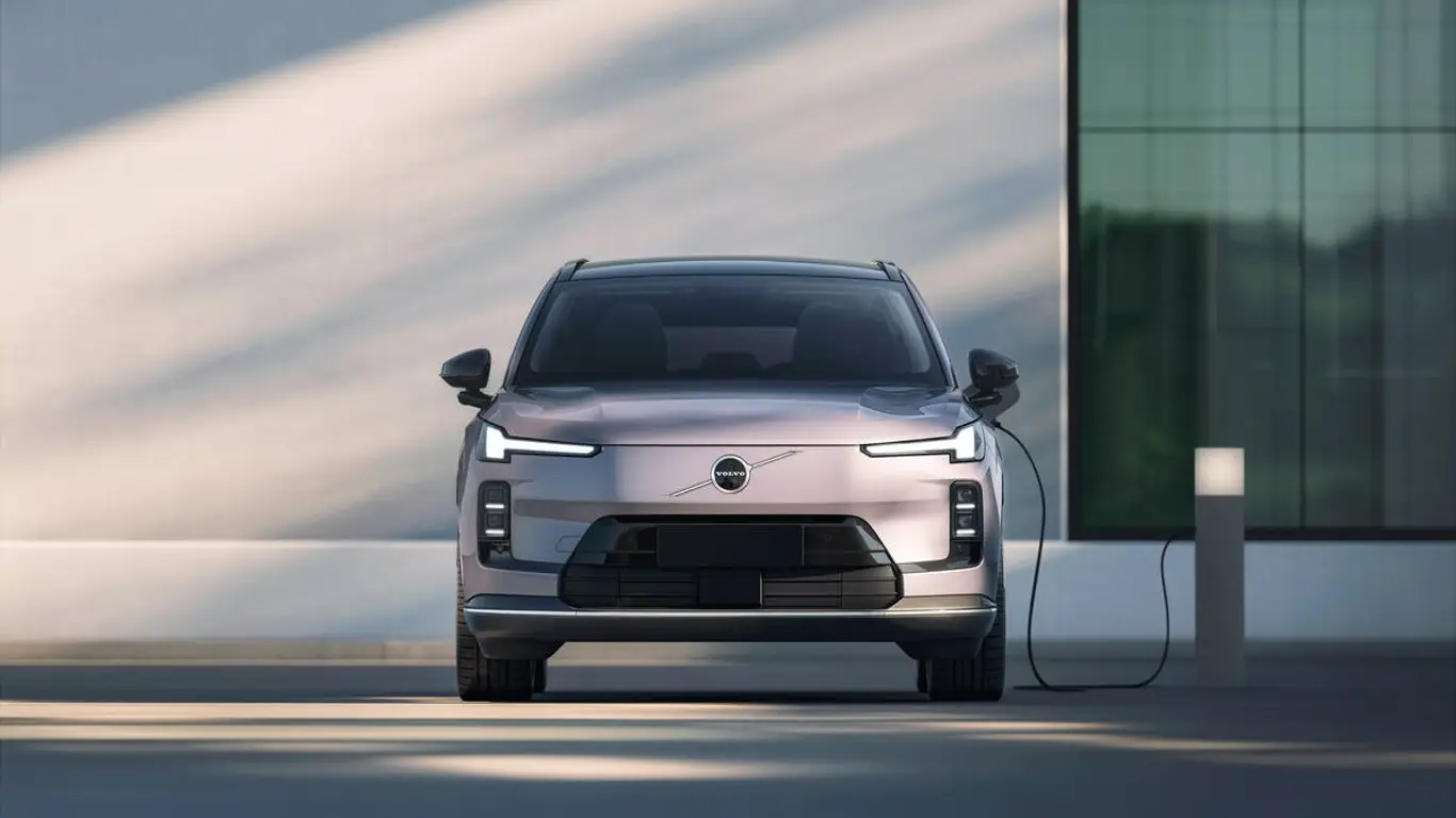 Шведы переписали историю: компания выпустила миллионный гибрид с зарядкой от розетки