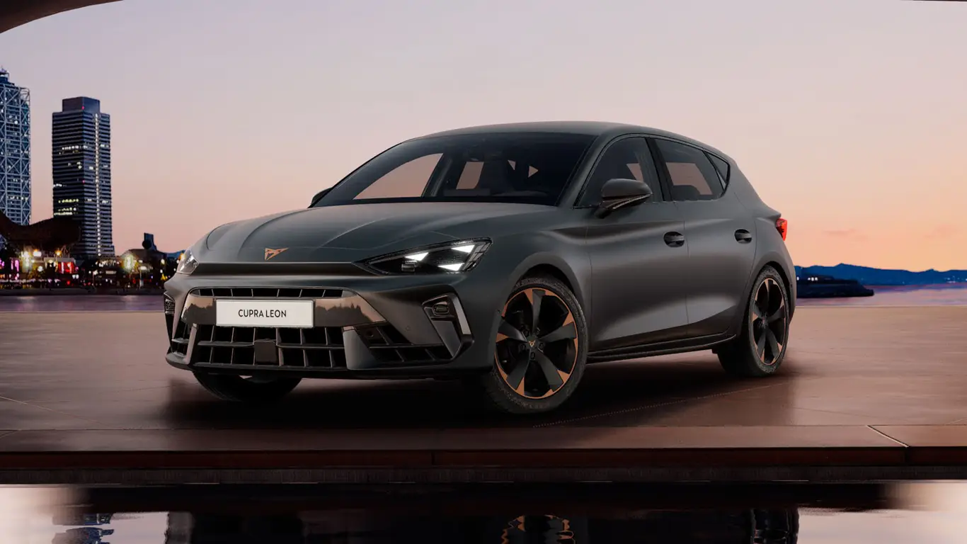 «Горячий, но доступный»: новый Cupra Leon V получил турбомотор, богатый салон и цену, в которую не верится