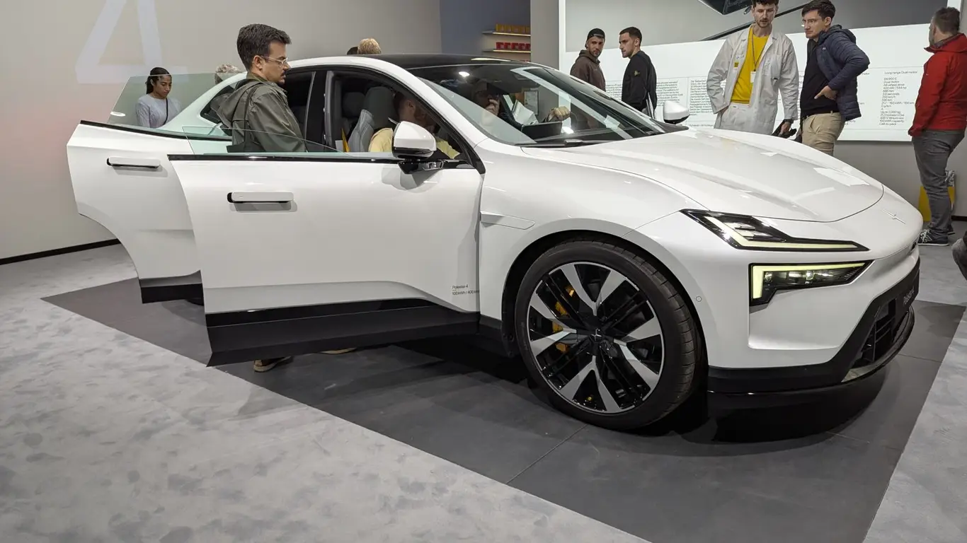 Новый Polestar 4 удивляет отсутствием заднего стекла и классическими кнопками на руле