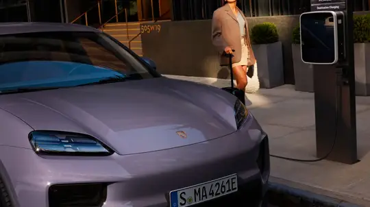 Владельцы Porsche в ярости: элитные электромобили не успевают зарядиться к утру