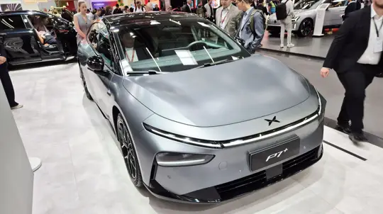 Xpeng расширяет линейку: седан P7+ теперь доступен с бензогенератором