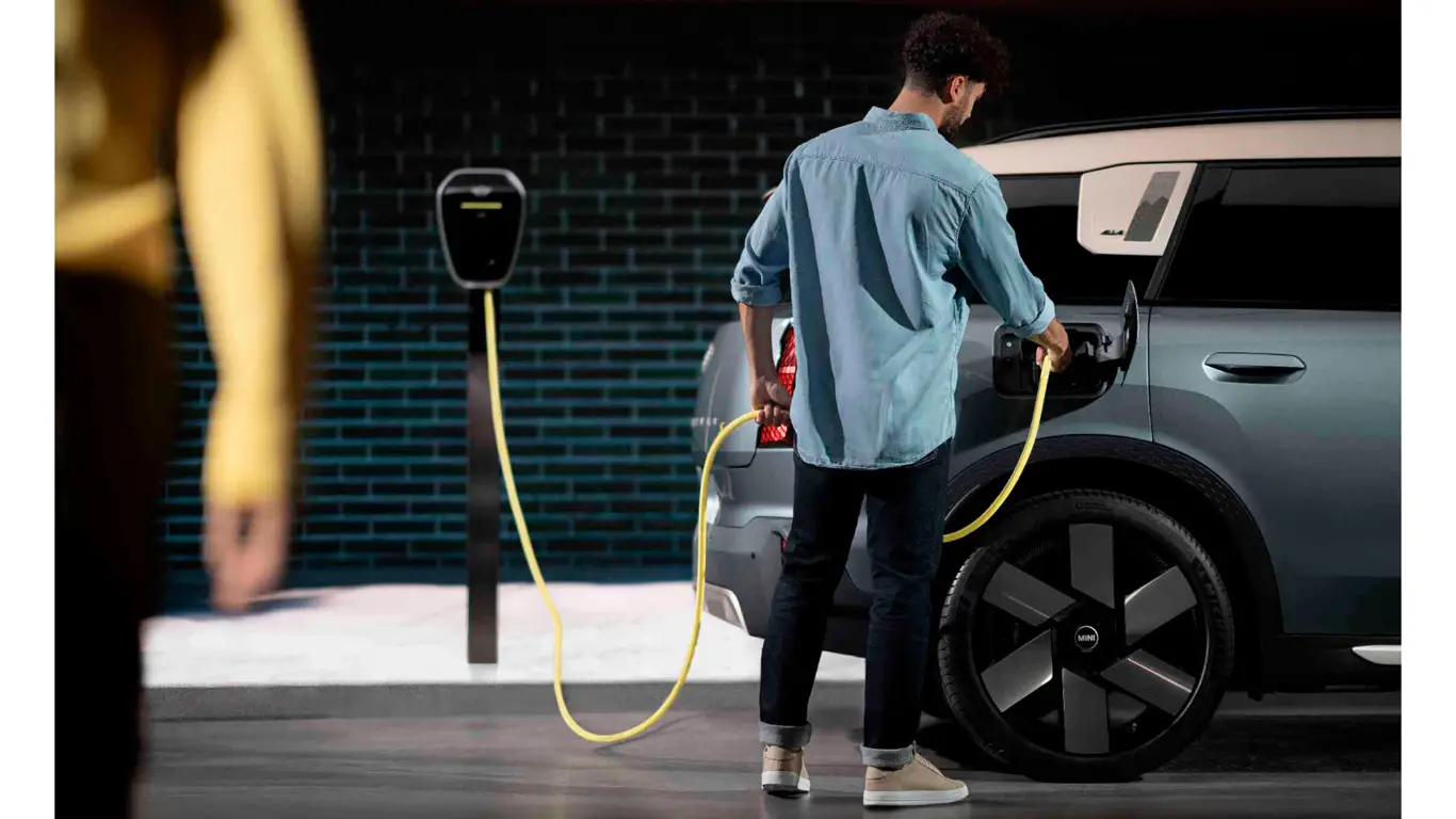 MINI пошел по стопам BMW: новая система умной зарядки ChargeForward делает электрокары еще «умнее»