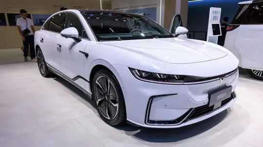 Voyah Passion EVR поступил к первым владельцам: 1000 км на одном баке и старте за 5,9 секунды