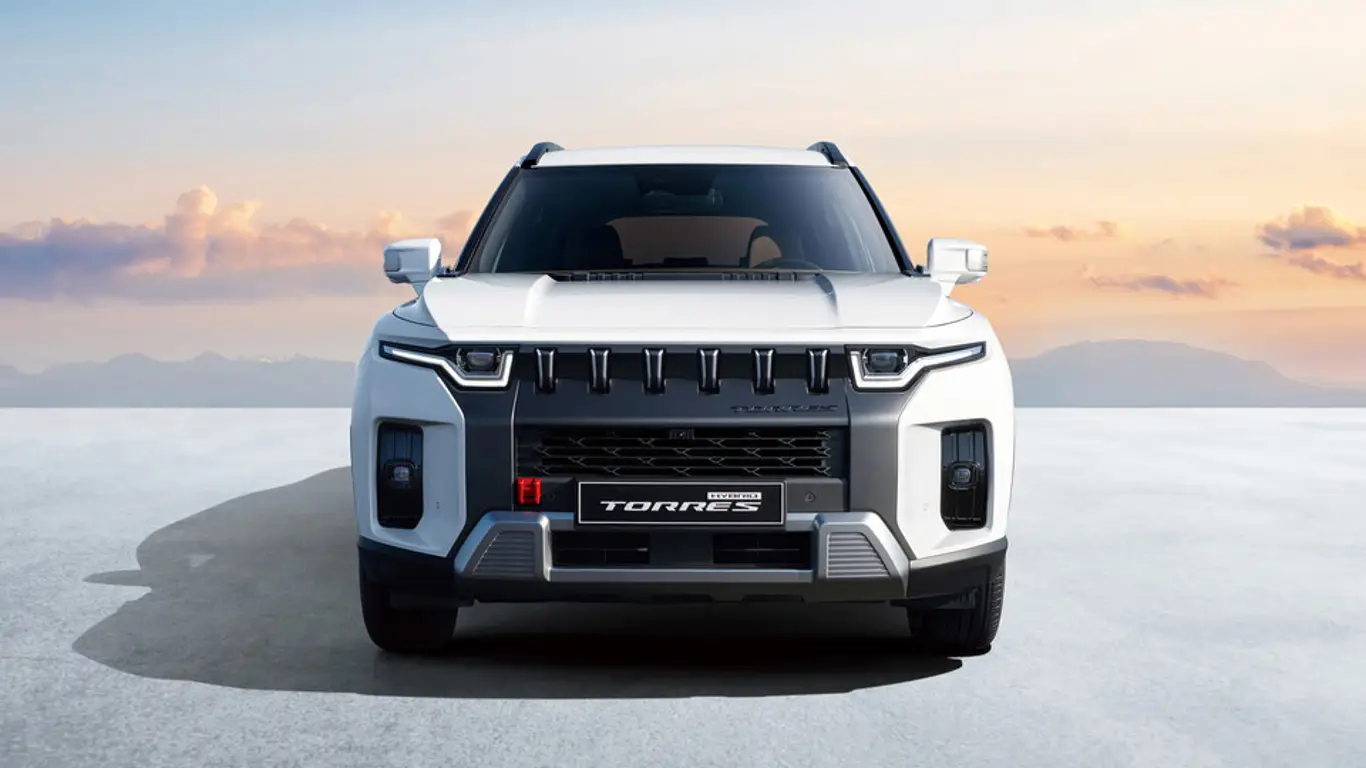 KGM показала гибридный кроссовер, который идеально подойдет для британских пробок