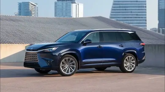 В РФ вернулся семейный премиальный кроссовер от бренда, выпускающего надежные машины