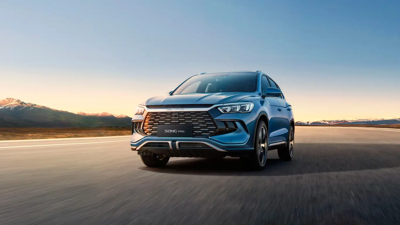 BYD показала чудо-гибрид, который можно заправлять хоть спиртом, хоть током