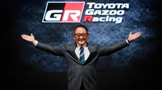 Toyota не верит в электромобили и задает новый тренд