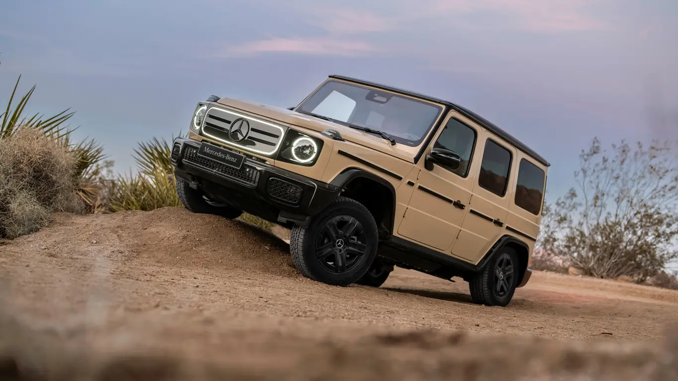 Разворот на месте и «прозрачный капот»: такой Гелик не видел еще никто