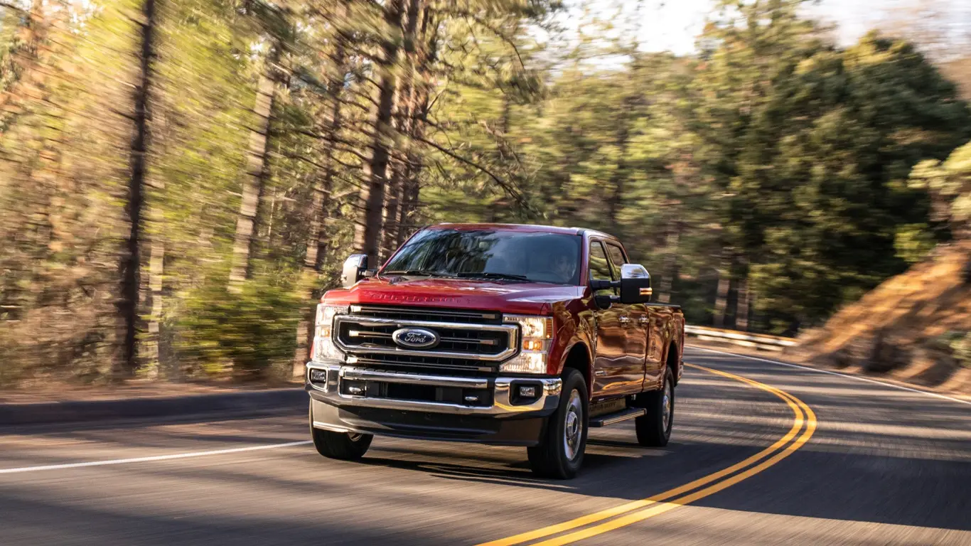 У владельцев больших машин проблемы: солнце может неожиданно оставить без глаз