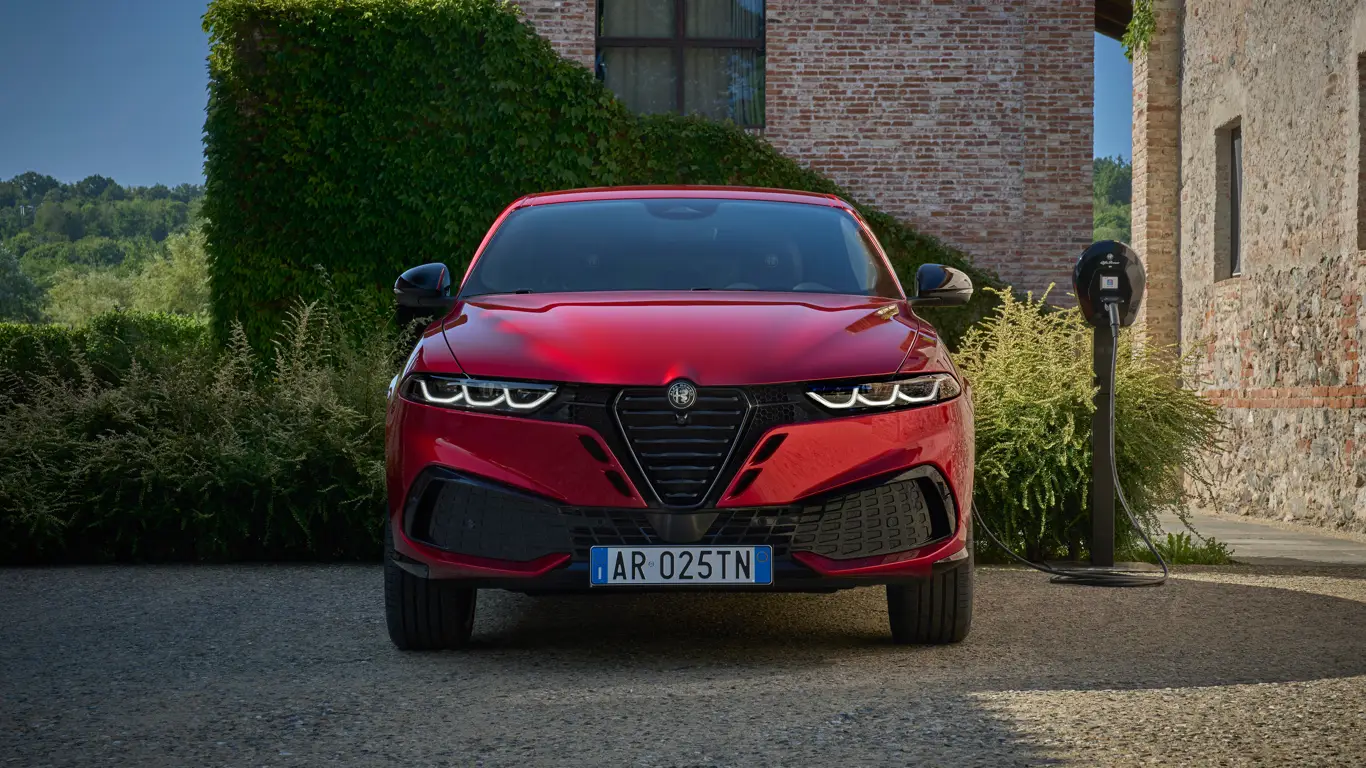 Хотели страсти — получите Tonale: Alfa Romeo показала кроссовер, от которого евро сами выпрыгивают из кошелька