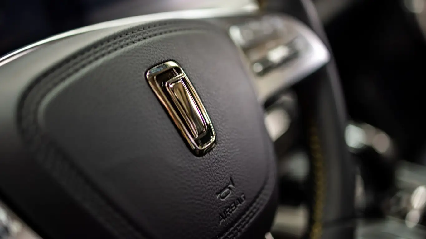 Главное - найти интернет: еще один автобренд привязал свои машины к смартфону