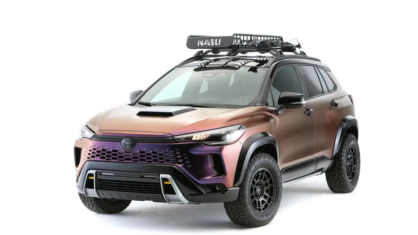 Лифт-подвеска, A/T-резина, багажная система и холодильник в багажнике: Королла сильно преобразилась