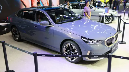 Баварцев не выгнать из российских сердец: запрещенка превзошла официальных китайцев