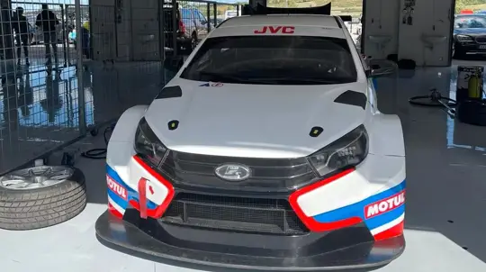 Наконец LADA Vesta превратилась в машину: 300 сил, секвентальная коробка и премиальная цена