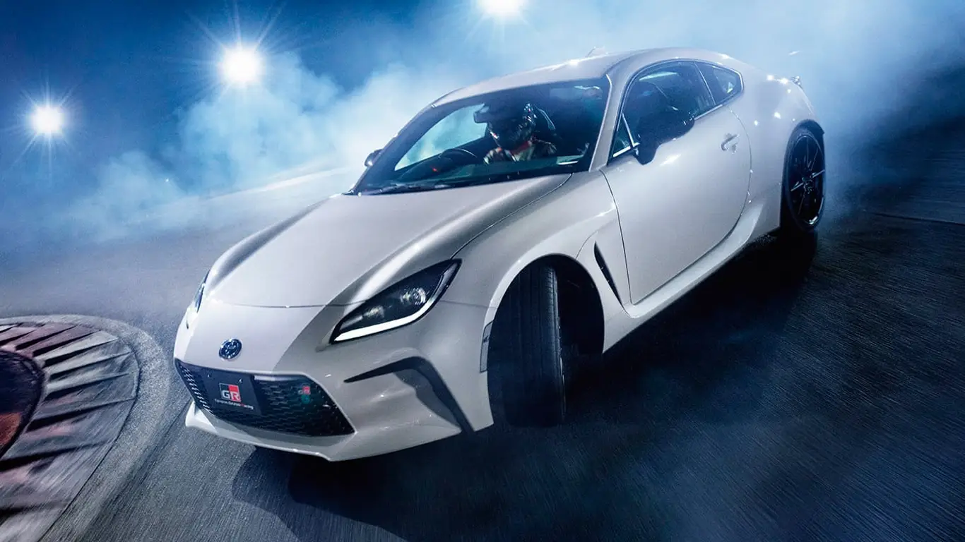 Суперкар под капотом Крузака: Toyota возвращает V8 даже в «гражданские» машины