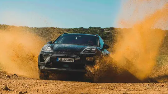 Изображения электрического Porsche Macan «слили» до премьеры