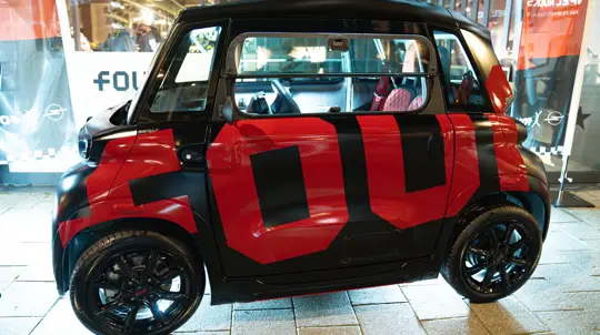 Билборд на колесах: этот Opel стоит как два, потому что на нем написано FOUR