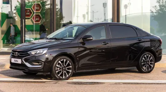 АвтоВАЗ планирует выпустить упрощенную версию бизнес-седана Lada Aura
