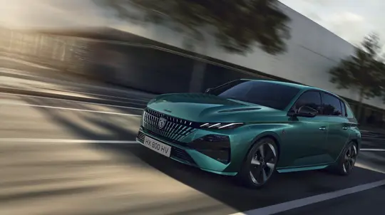 VW Golf придется теперь туго: французы вышли на тропу войны