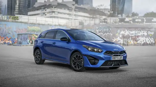 Ceed снова в строю: рынок оценил хэтчбек Kia 2025 года для россиян на уровне Solaris