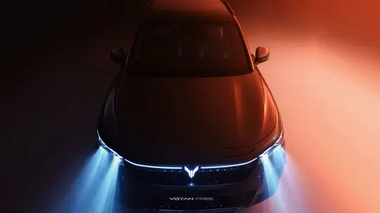 Гибрид с разгоном 4,8 секунды и премиальным оснащением: сколько просят с россиян