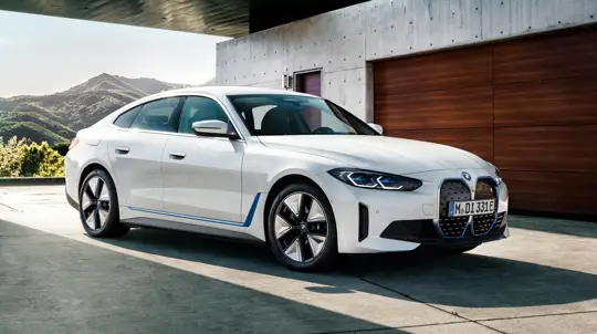 Без страха и упрека: BMW i4 назван образцом надёжности среди электрокаров