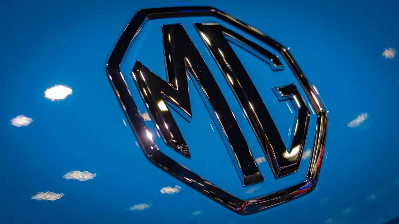 Семиместный гигант за копейки: MG QS9 заставил нервничать BMW X5