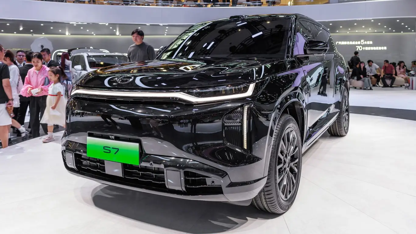 Мощный гибрид, полный привод и 180 км на электротяге: монстр скоро официально в России