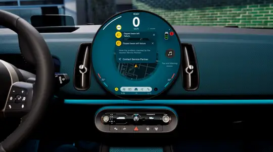 MINI сотворил невозможное: круглый экран оказался сложнейшим «оммажом» в истории бренда