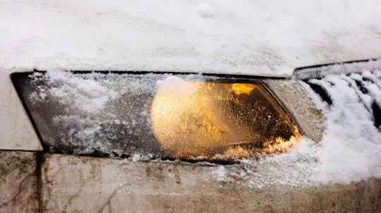 Зимняя куртка в машине — ошибка, которая может обойтись очень дорого