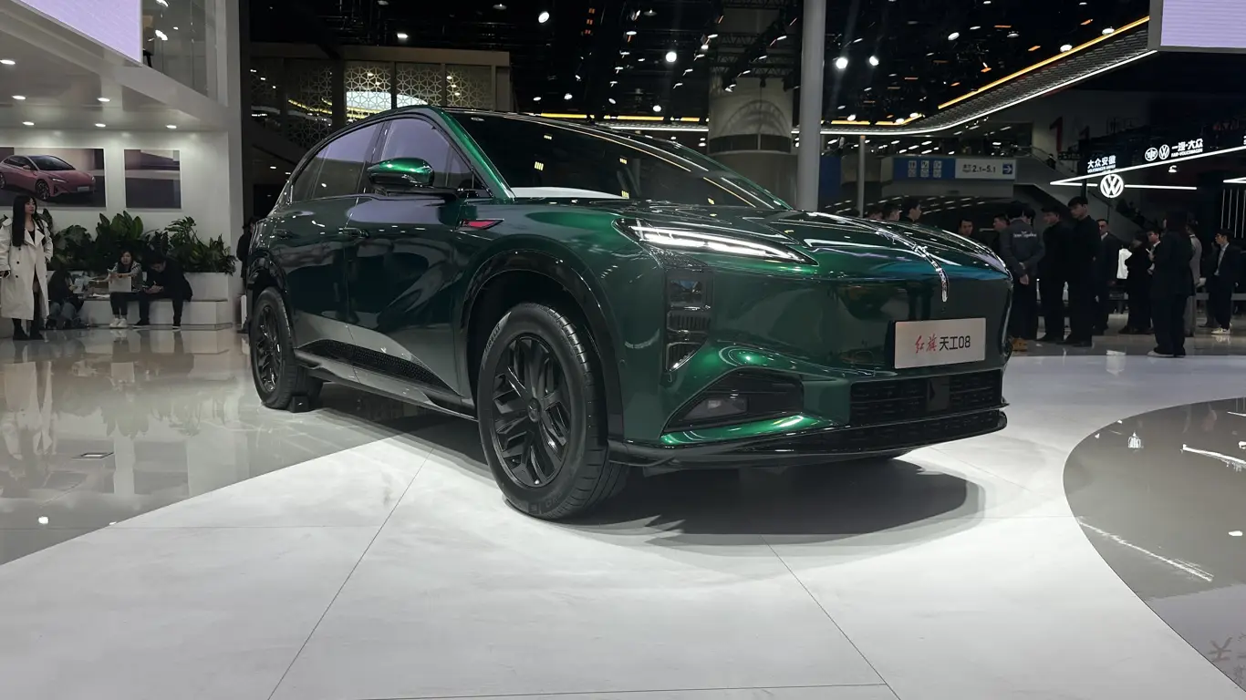 Новый электрофлагман Hongqi удивил технологиями: SINAN, автопарковка и батарея 111 кВт·ч