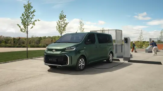 Toyota прокачала Proace: фургон теперь едет, тянет и экономит лучше прежнего