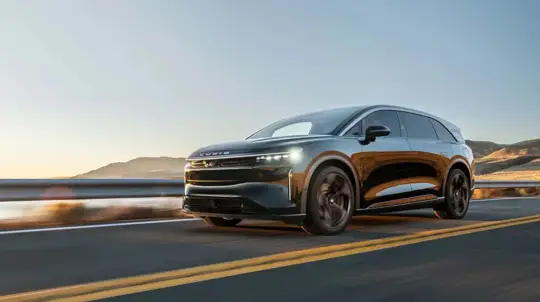 Дешевле на $15 000, но с нюансом: электрокар рекордсмен стал хуже, но кому-то все равно