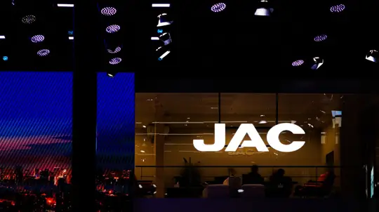 От 4,8 млн рублей: в РФ начались официальные продажи нового минивэна JAC RF8