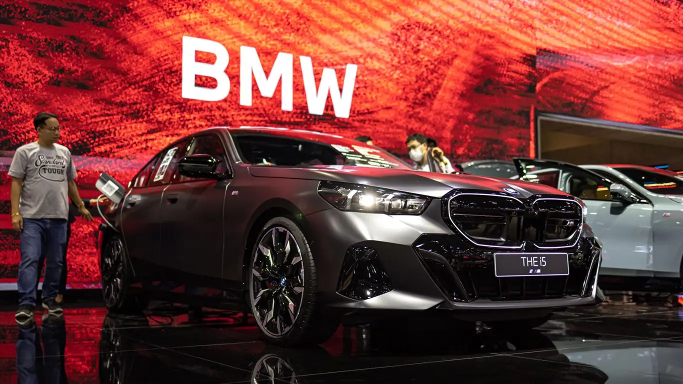 Будто бы санкции сняли: баварцы завалили россиян новыми машинами