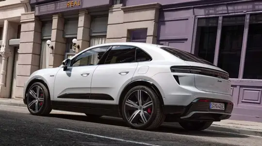 Новый Macan Electric думает быстрее водителя — Porsche включил режим «гений»