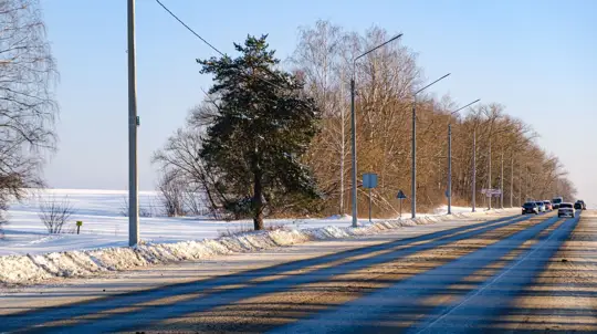 Даже ABS не спасёт: эксперт Попов рассказал, как вести себя на льду