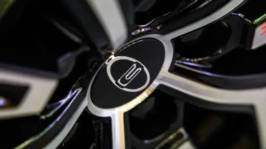 Возрождение бренда? «Москвич» представил мощные новинки М70 и М90