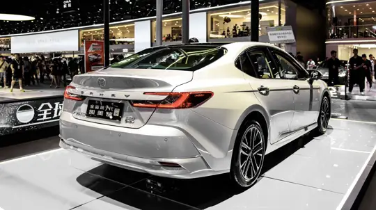 Японский автопром делает шаг на встречу России: любимый авто политиков вновь засветился