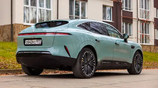 Власти Китая ограничат электромобили: странное решение начнет действовать с 2026 года