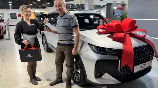 Два экрана 12,3 и полный «зимний» пакет: россиянам полюбился новый отечественный кроссовер